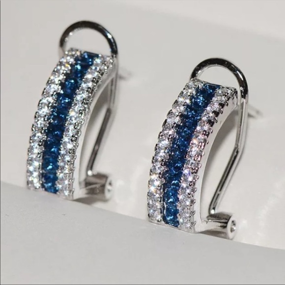 STUD 18K WHITE GOLD EARRINGS, NICE EARRINGS, CUTE EARRINGS - Picture 3 of 4